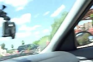 Кимми Грейнджер и ее водитель трахаются как дикие животные в задней части автомобиля
